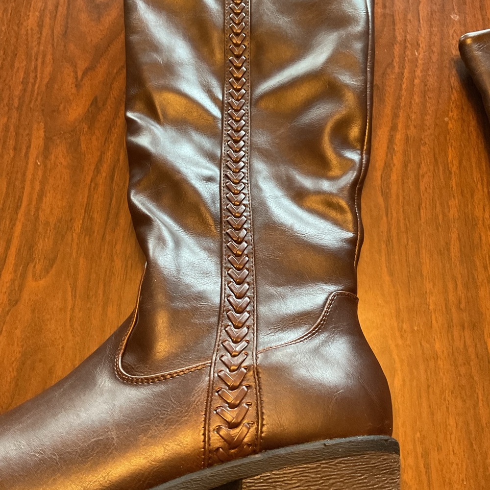 Brown wide calf dress boot with braid trim size 9.5.  Only worn twice - Picture 5 of 14
